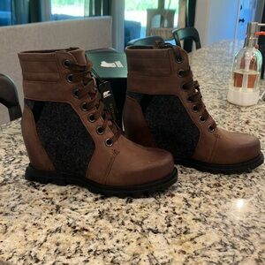 NEW in box with tag Sorel Joan of Arctic Wedge III Lexie size 7